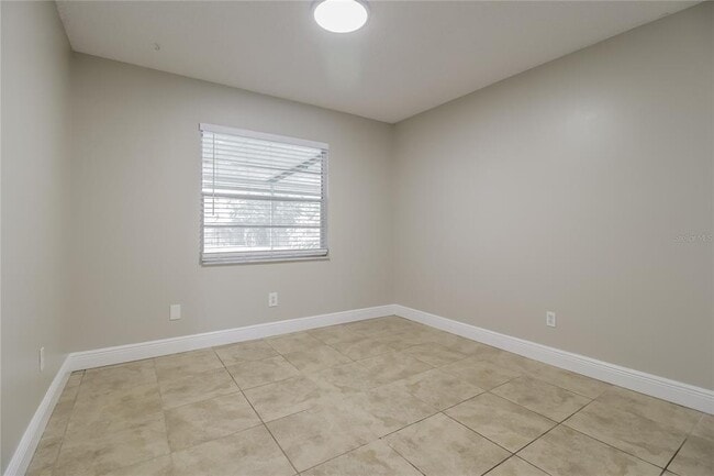 Building Photo - 734 Dunhill Dr