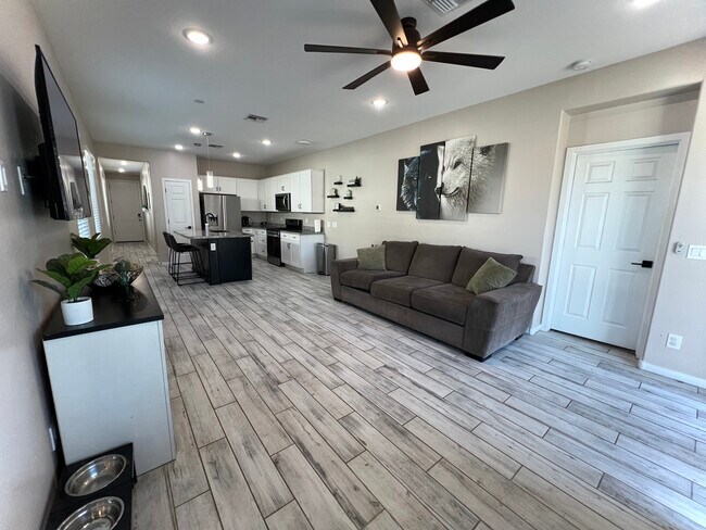 Building Photo - 2126 N Marketside Ave