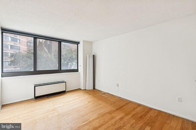 Building Photo - 1420 Locust St