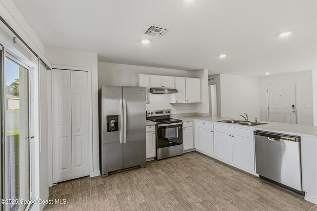 Building Photo - 511 Trumpet St SW