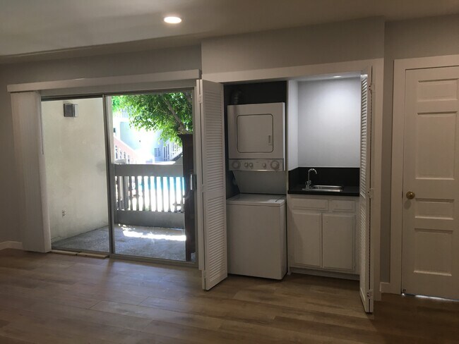 W/D in unit and patio - 5300 Fairview Blvd