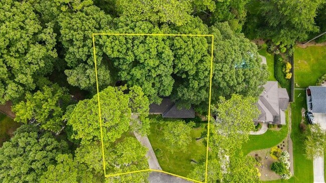Building Photo - 2038 S Akin Dr