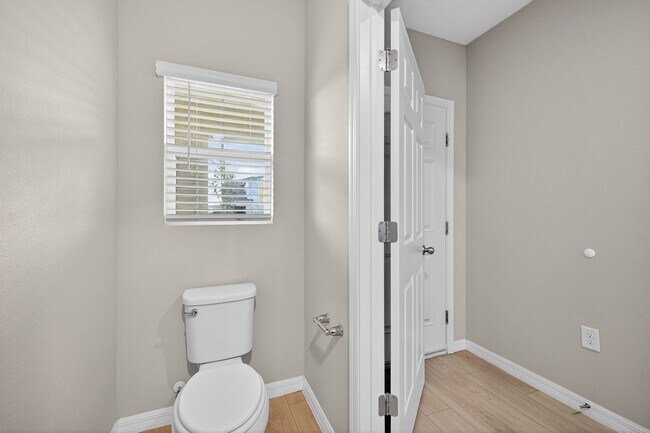 Building Photo - Spacious 4 Bedroom for Rent - With Amenities!