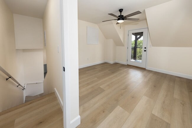Building Photo - Beautiful 2 Bedroom Back House