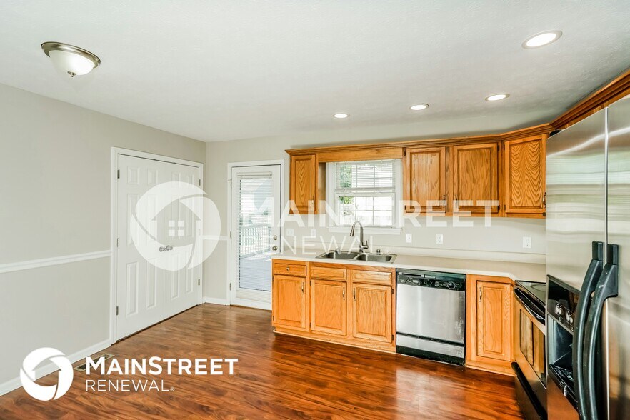 Building Photo - 8906 Greenmoore Dr
