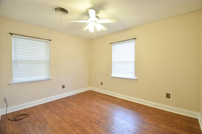 Building Photo - 3834 Brookwood Dr
