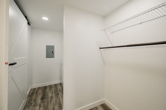 Building Photo - 3106 Eisenhower Rd