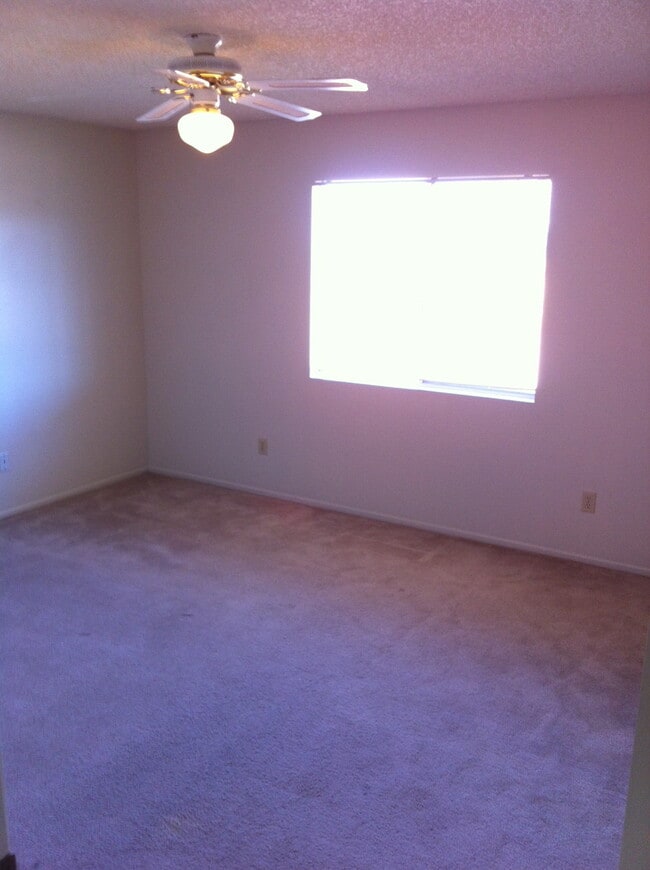 Building Photo - LOVELY 4 BEDROOM HOME IN APPLE VALLEY