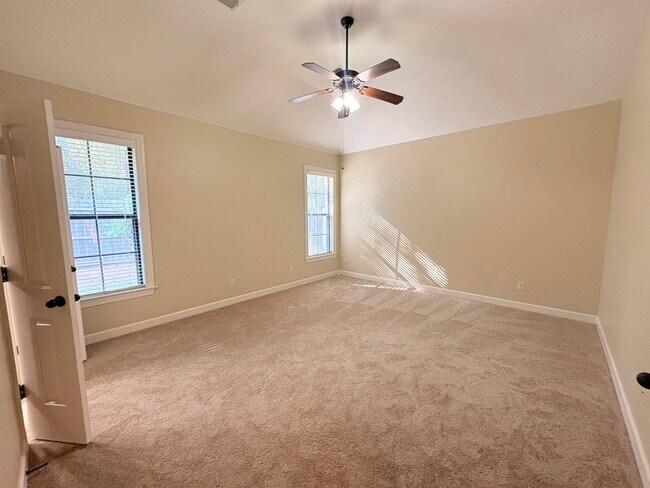 Building Photo - 1457 Lagrange Crest Rd