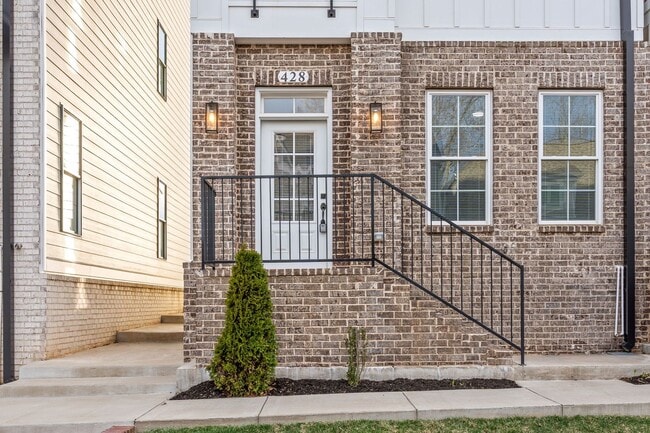 Building Photo - Gorgeous 3 Story 4 Bedroom Pet Friendly Home For Rent!