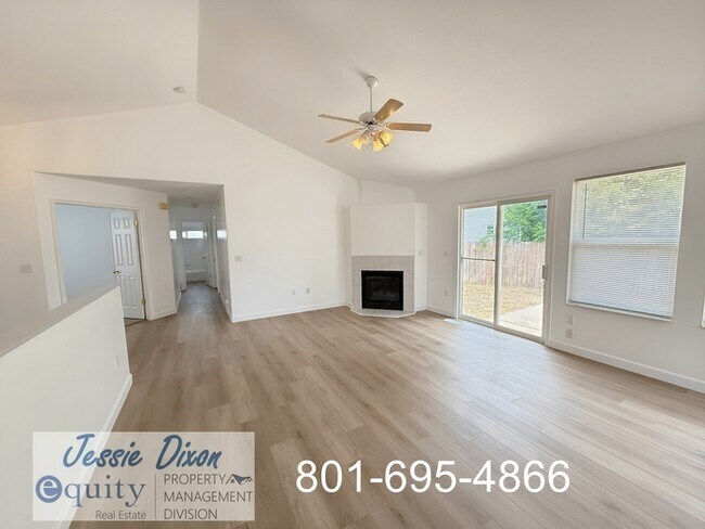 Building Photo - 108 W Oaks Dr