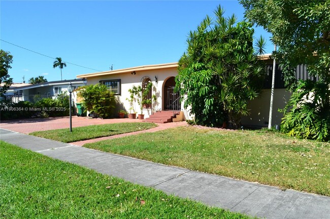 Building Photo - 7855 SW 17th Terrace