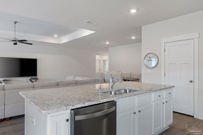 Building Photo - 5978 Forest Bay Ave