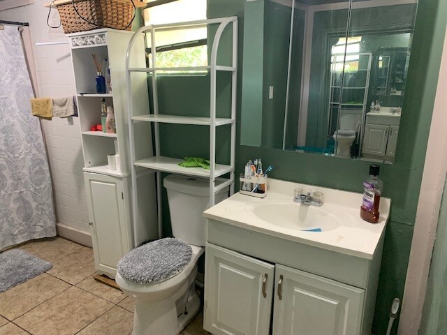 bath - 1119 W 5th St