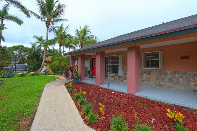 Building Photo - 10690 Barn Rd