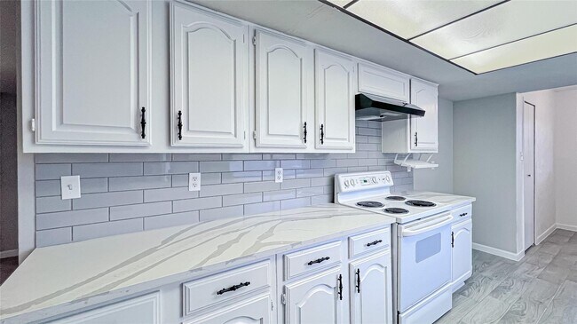 Building Photo - 16822 Macleish Dr