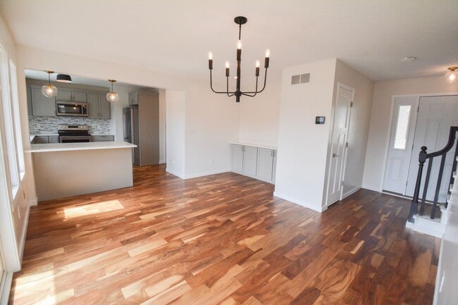 Building Photo - Luxury Lakeside Living – 3 Bed, 2.5 Bath Home with Stunning Views