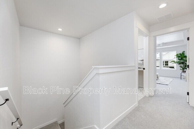 Building Photo - 11021 W Clematis St