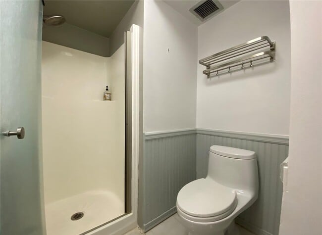 Building Photo - 521 Hahaione St