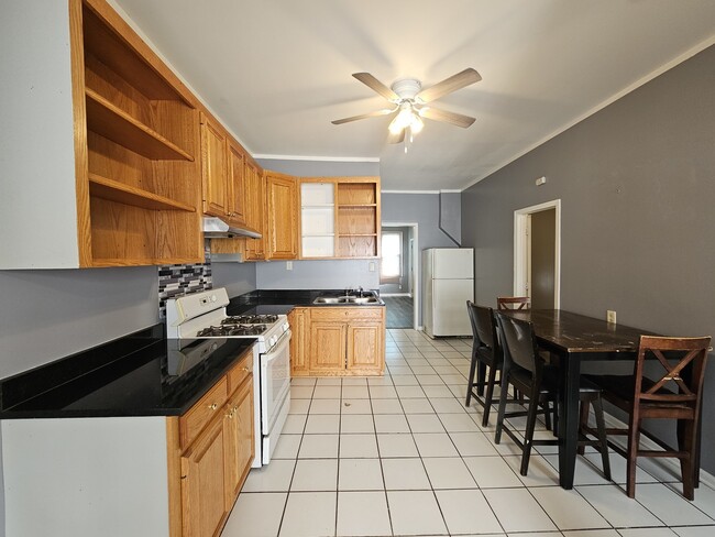 Primary Photo - 4517 S Hermitage Ave