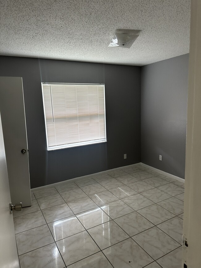 Building Photo - 4020 Pinckney Dr