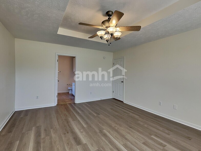 Building Photo - 2840 Meadow Gln