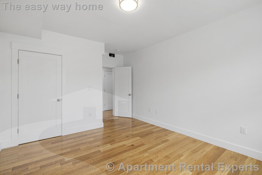 Building Photo - 406 Columbia St