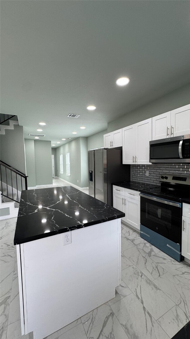 Building Photo - 169 S 10th St