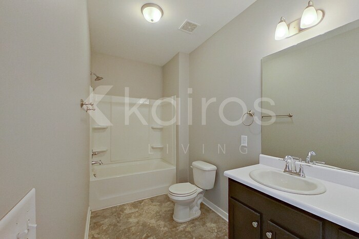 Building Photo - 204 White Oak Cir