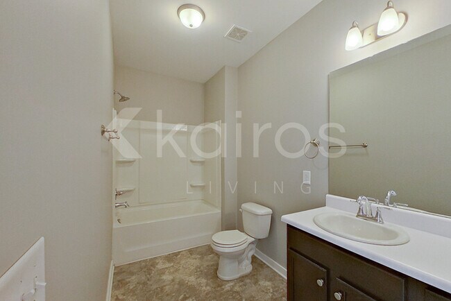 Building Photo - 204 White Oak Cir