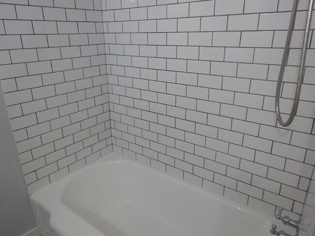Building Photo - For Lease | 3 Bed, 1 Bath | 1,074 Sq Ft |O...
