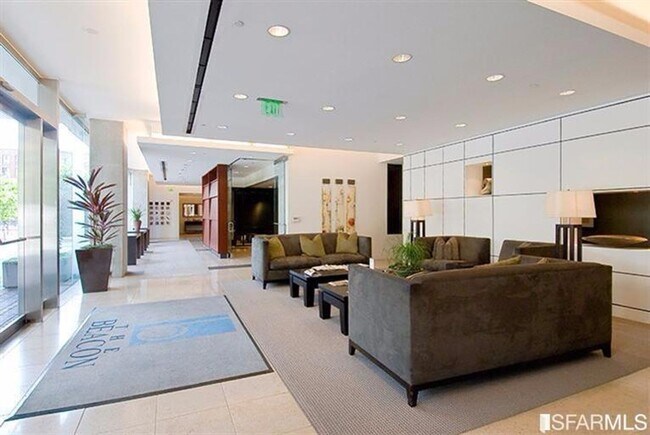 Building Photo - 2 BD 1.5BA Condo with Views! Location! Pen...