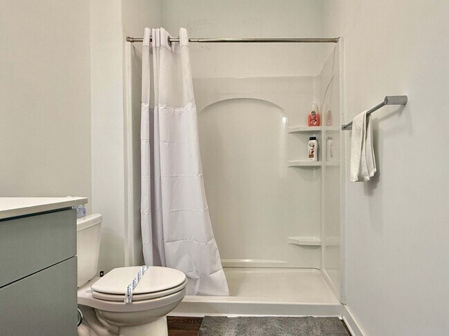 Building Photo - 542 Boulevard NE