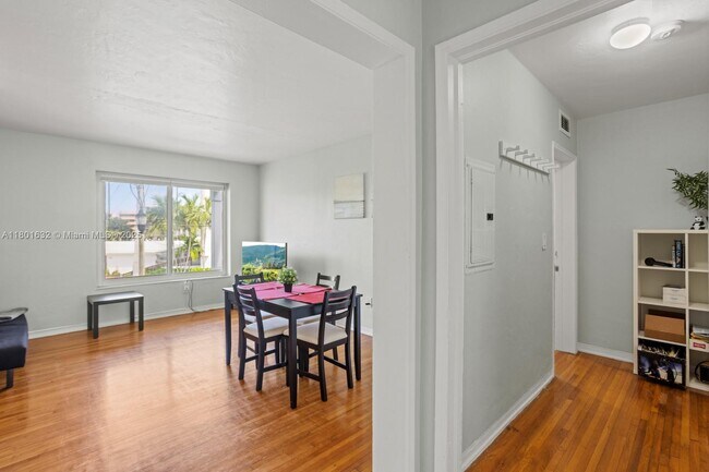 Building Photo - 8100 Crespi Blvd