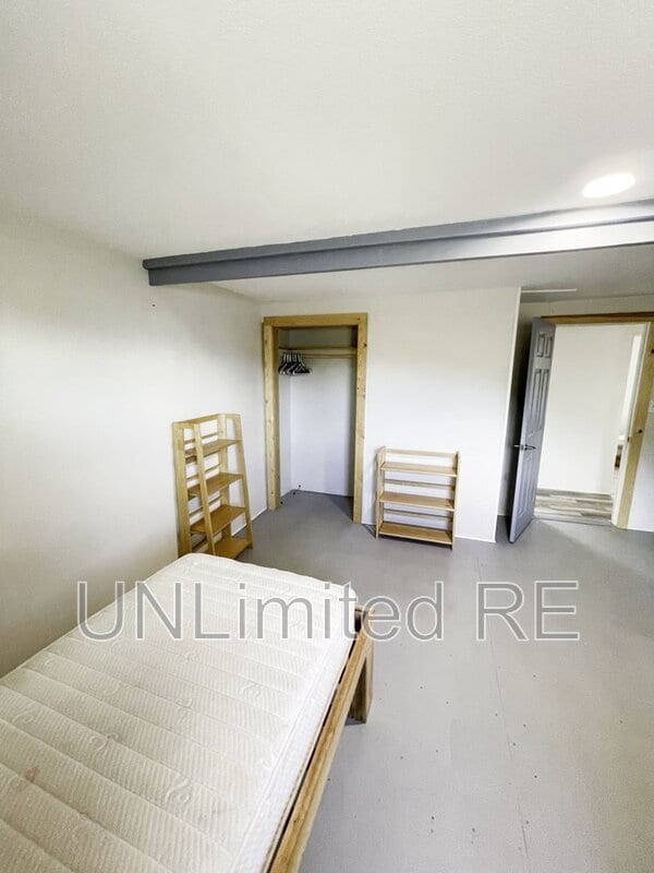 Building Photo - 69 Leupp Rd