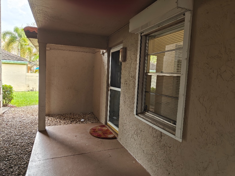 Building Photo - 8750 Royal Palm Blvd