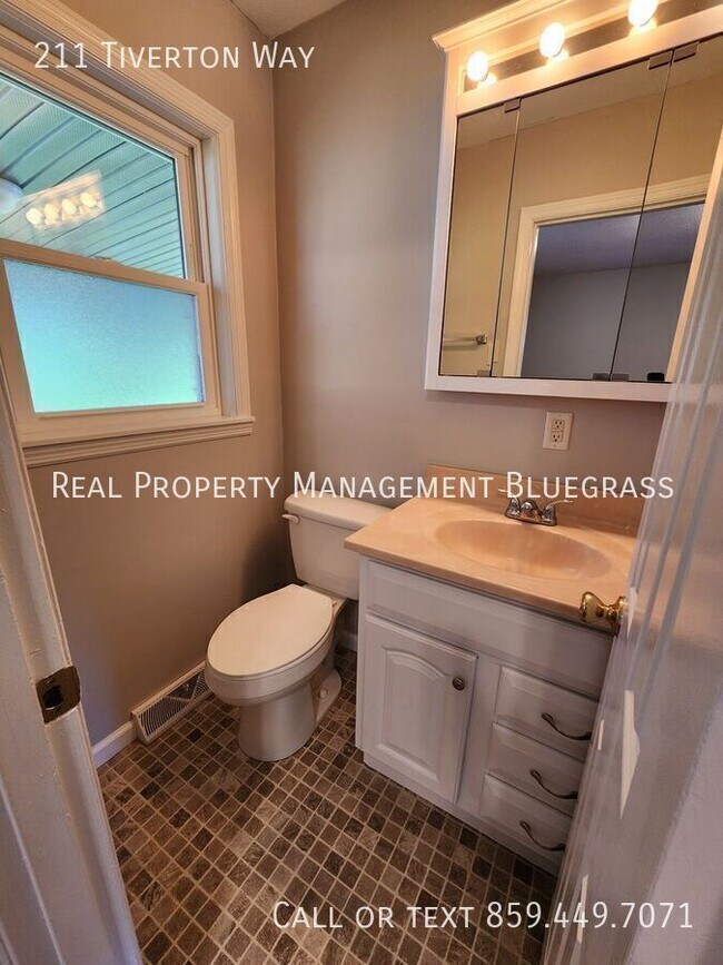 Building Photo - 211 E Tiverton Way