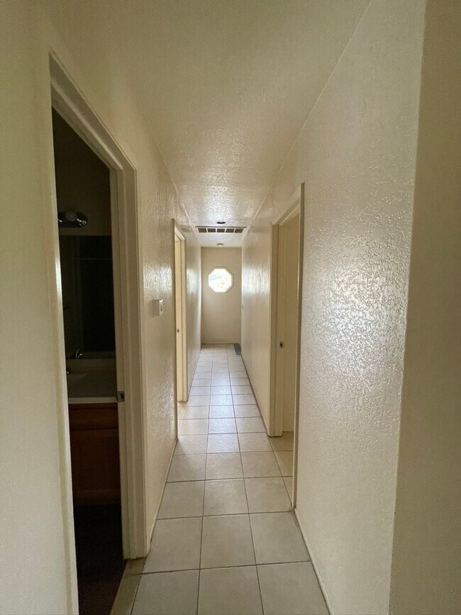 Building Photo - 850 Camino Lindo