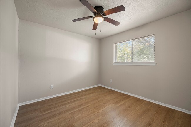 Building Photo - 13335 Ambrose St