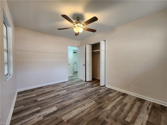 Building Photo - 318 Woodview Ave