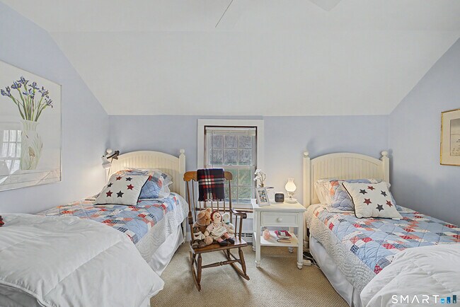 Building Photo - 75 Lake Lillinonah Rd N