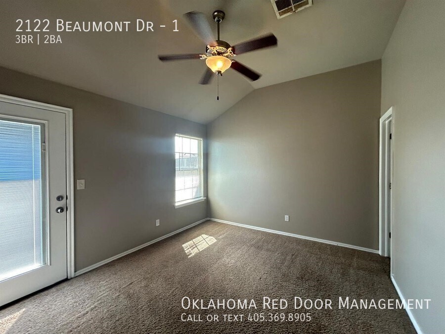 Building Photo - 2122 Beaumont Dr