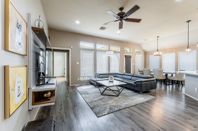 Building Photo - 10923 Starling Creek Dr