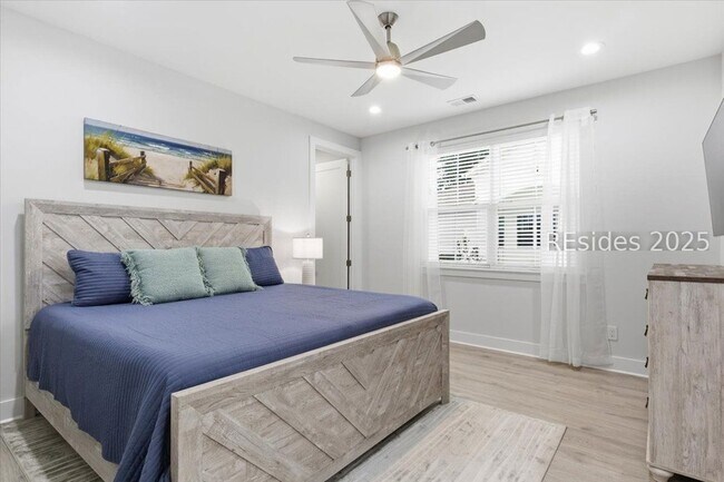 Building Photo - 119 Blue Starfish Ln