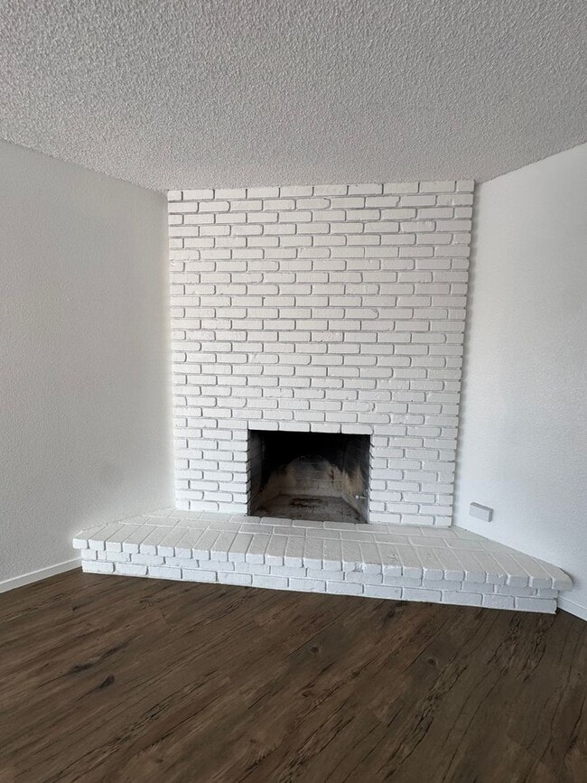 Building Photo - 3951