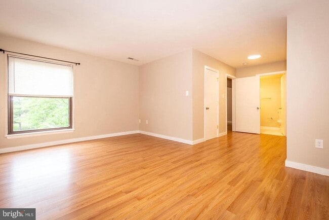 Building Photo - 9 Silverwood Cir