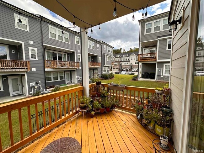 Building Photo - 1061 Larabee Ln