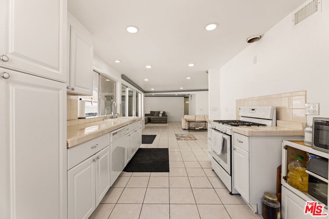 Building Photo - 20233 Eddington Dr