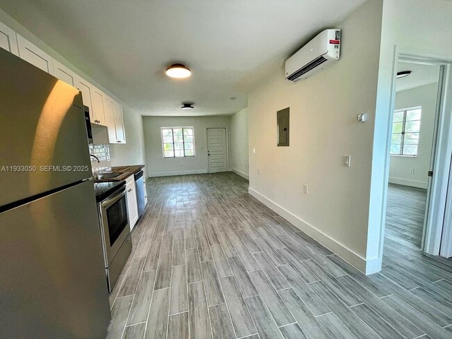 Building Photo - 455 NE 62nd St