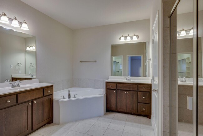 Building Photo - 4411 Samarth St